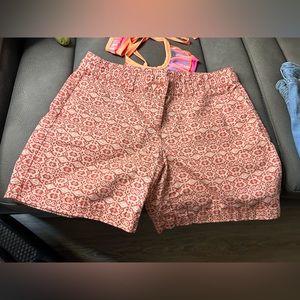 Ladies cute loft size 4 shorts. Sorry I did not iron they were in a tote!